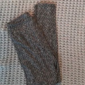 NWOT LulaRoe black and white OS leggings